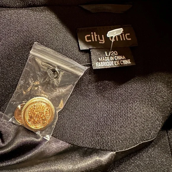 City Chic Black Blazer with Gold Button plus size L/20 - Picture 7 of 7